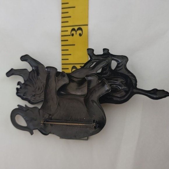 Vintage 80s/90s Lady Remingto Brass/Gold-Tone Metal Safari Brooch - Picture 6 of 6